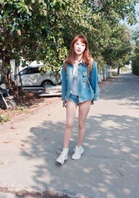 不扣钮扣的女孩